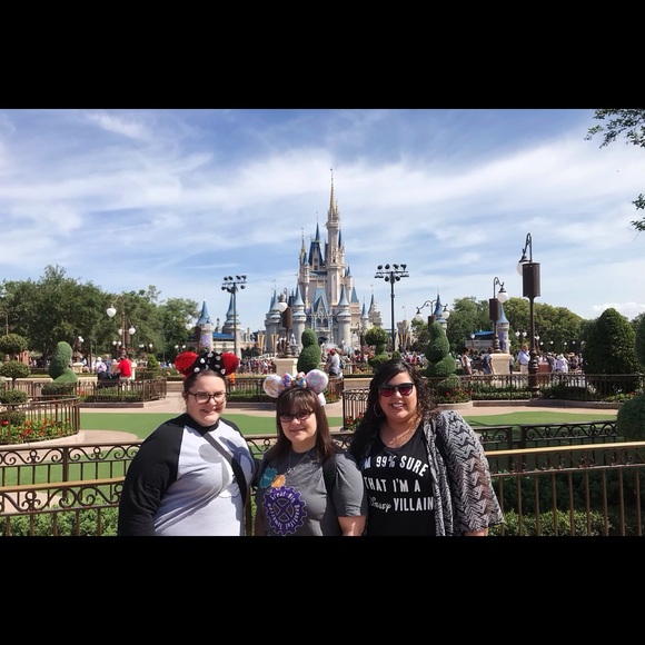 Meet your Posher, Lindsey - Picture 2 of 6